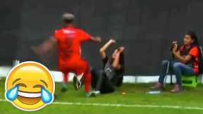 COMEDY MOMENTS IN FOOTBALL 😂🤣 FUNNIEST FAILS