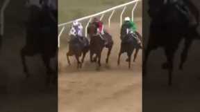 JOCKEY SAVES FELLOW RIDER FROM FALLING MID-RACE 🤯 | Footage courtesy of Roma Turf Club