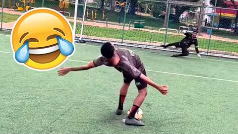 FUNNIEST FOOTBALL FAILS OF 2025 😂 TRY NOT TO LAUGH